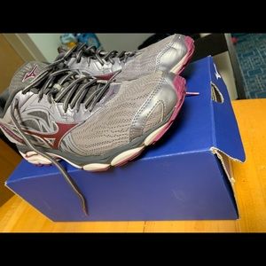 Bought shoe too big, only worn once